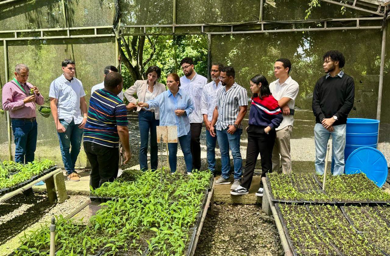 Equipo de Promipyme realiza recorrido por el IIBI